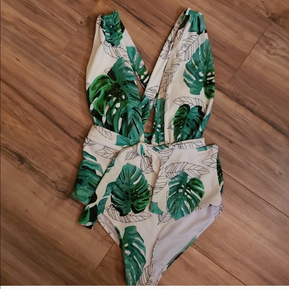 Cupshe Monstera Swimsuit on piece